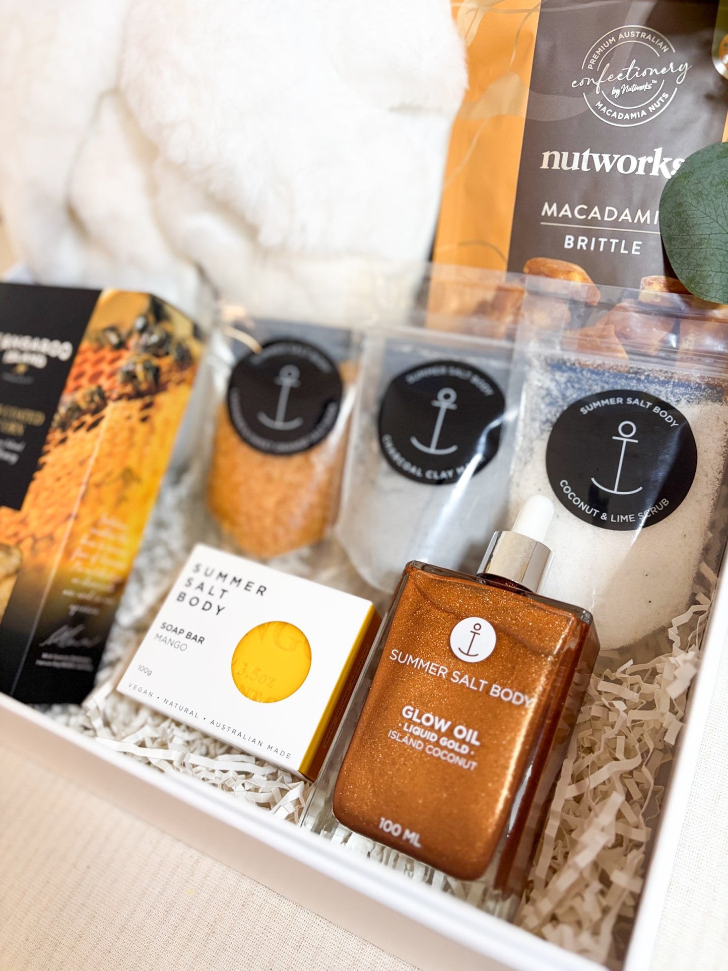 Luxury Pamper Hamper – Golden Glow Spa Gift